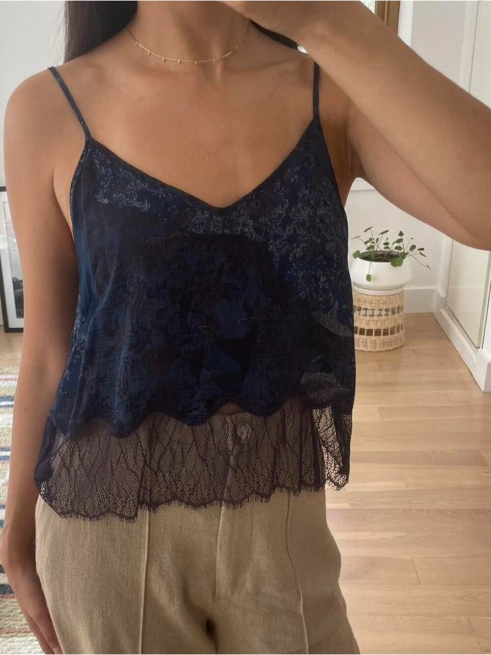 Aritizia Wildfred 100% silk camisole with lace details.